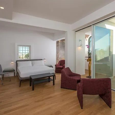 Le Bifore Charming House בית הארחה לצ'ה