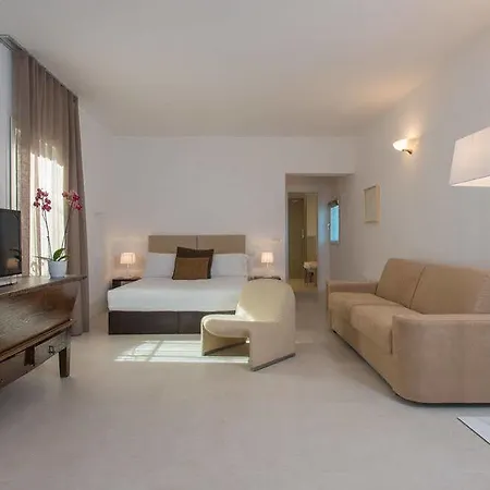 게스트하우스 Le Bifore Charming House 3*